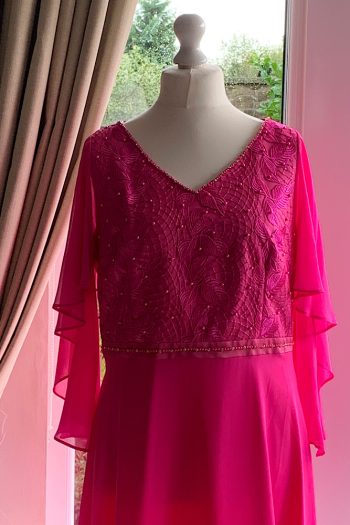 Beautiful LIZABELLA Outfit -Hot Pink- This Seasons Design- Size14 - BNWT